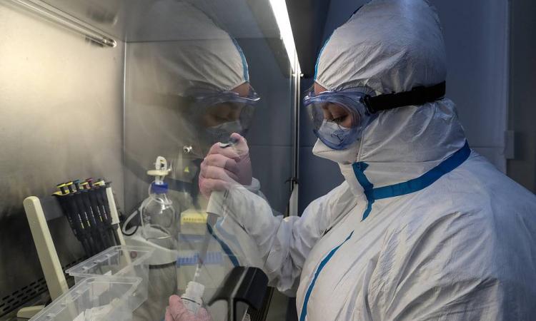 В Москве началось исследование вакцины "Спутник V" для подростков
